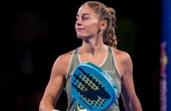 Alejandra Salazar Padel Racket & Gear 